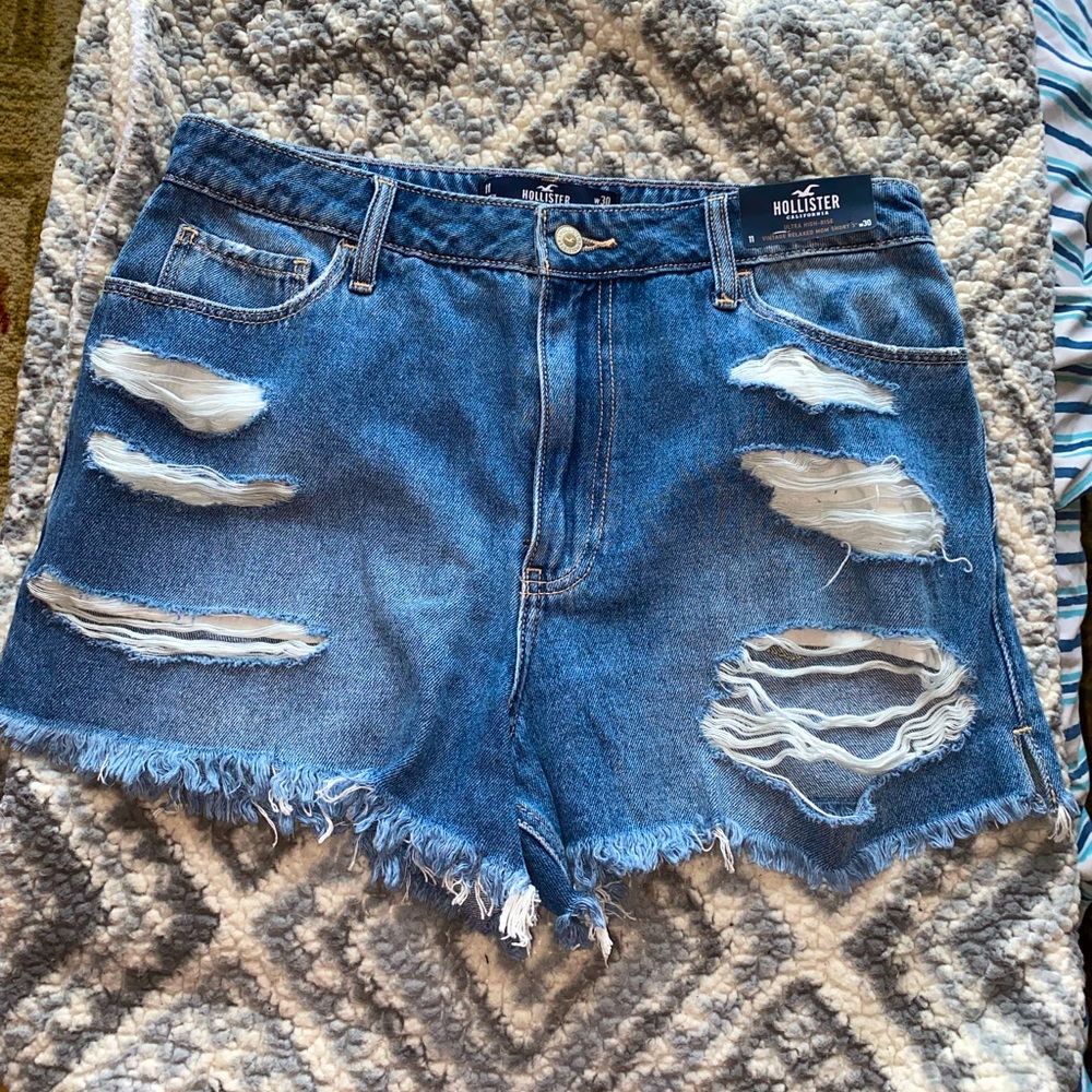 SOLD NWT Hollister Mom Shorts